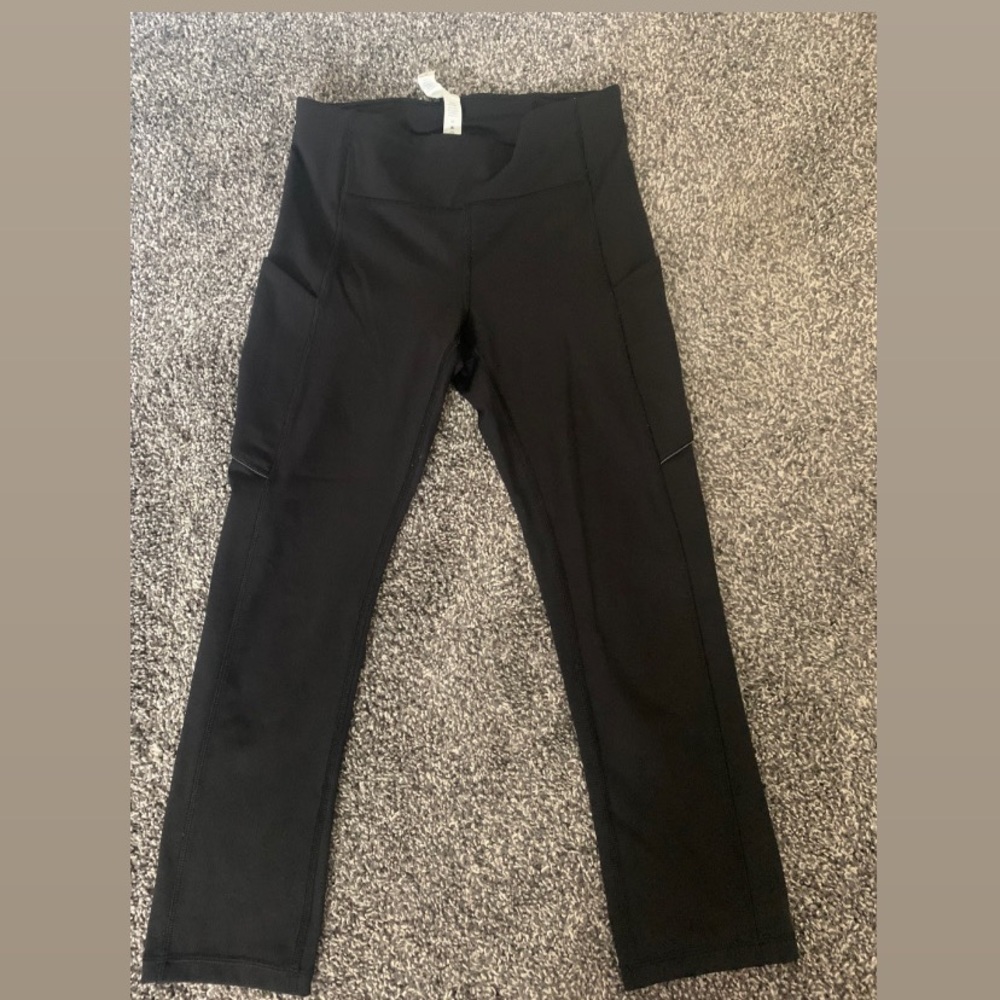 Black Lululemon capris size 4
